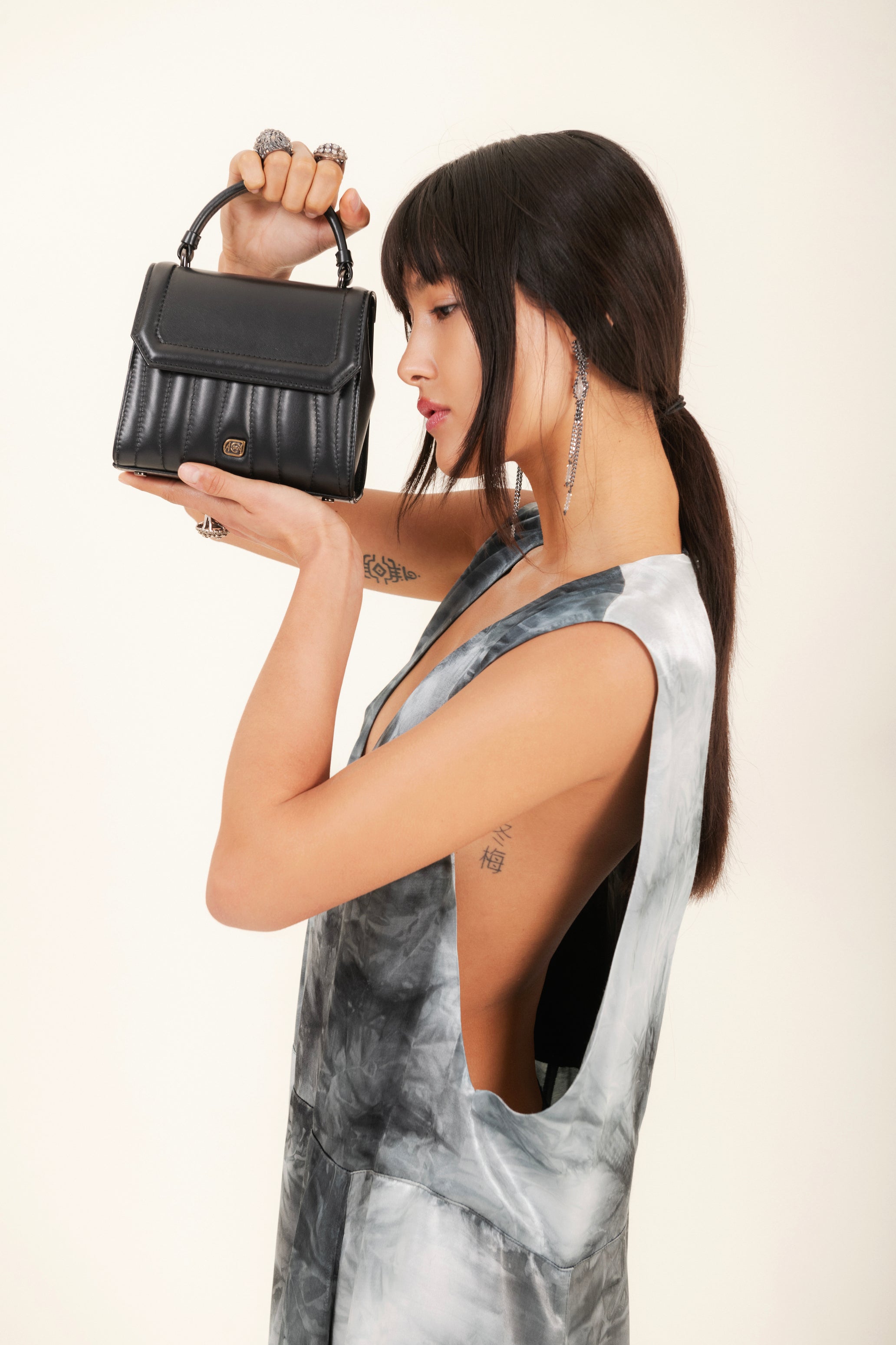 Abito in viscosa colore verde petrolio e bianco effetto tinto a mano