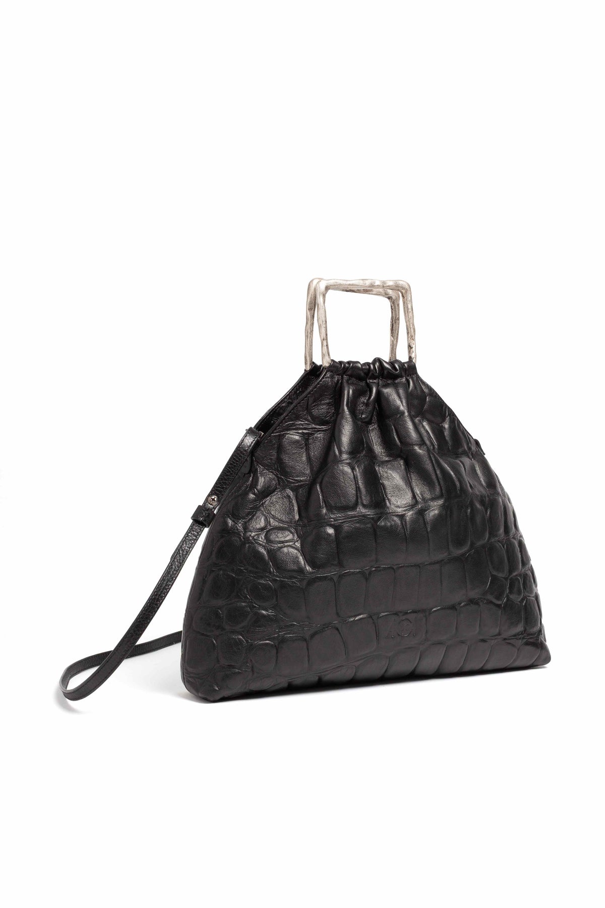 Borsa pouch in pelle effetto coccodrillo colore nero. Manico argento e tracolla.