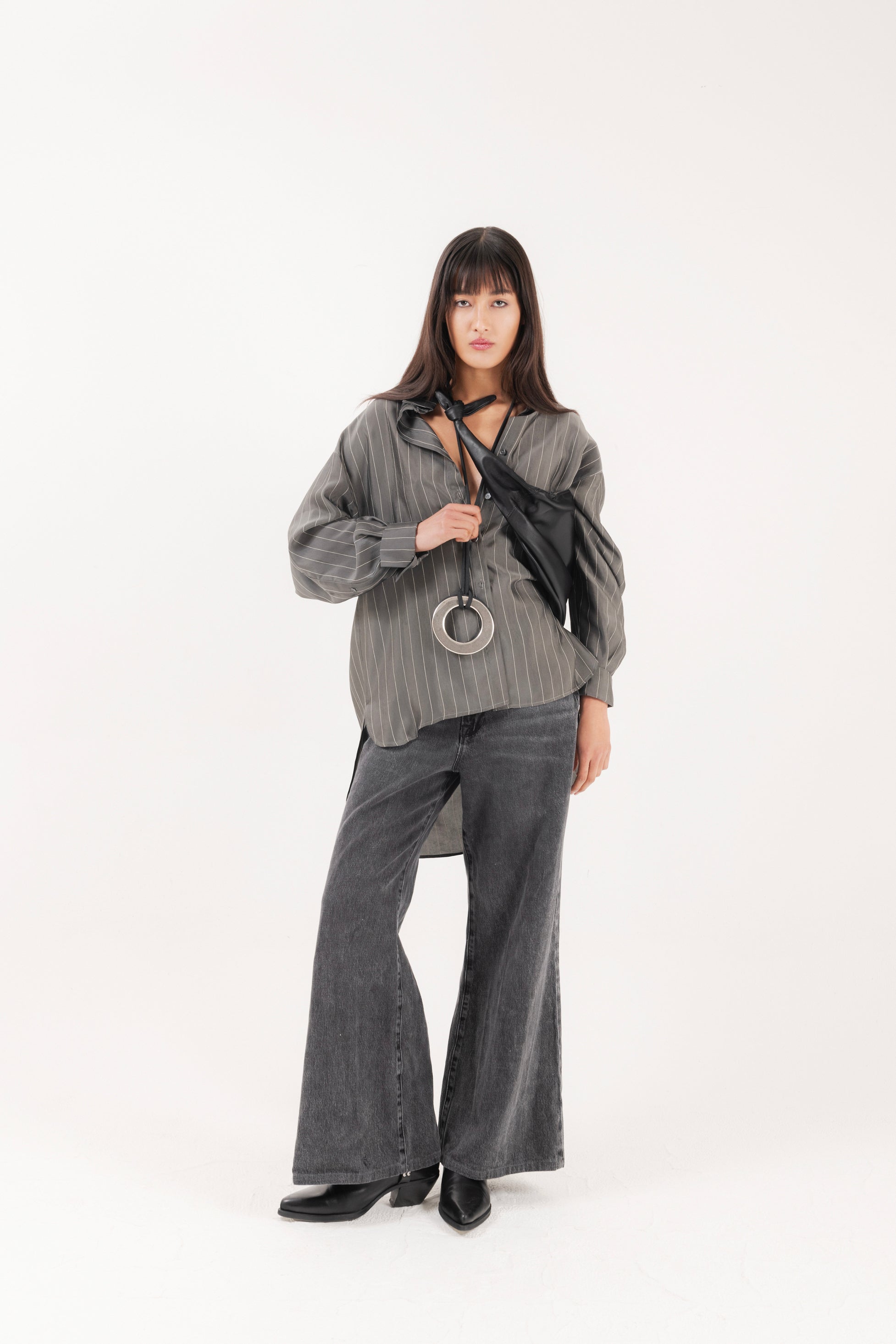 Camicia oversize a righe in cupro colore antracite