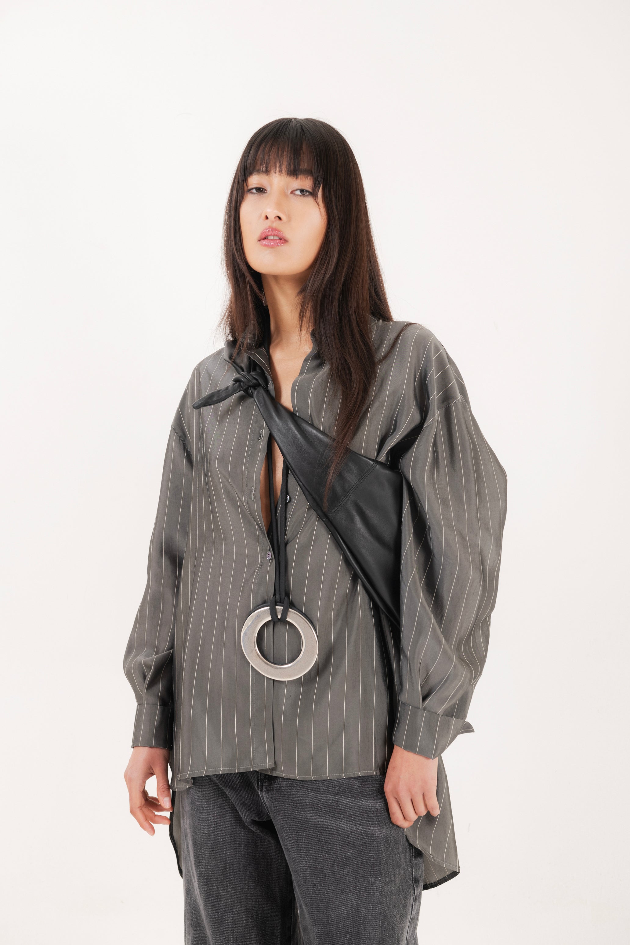 Camicia oversize a righe in cupro colore antracite