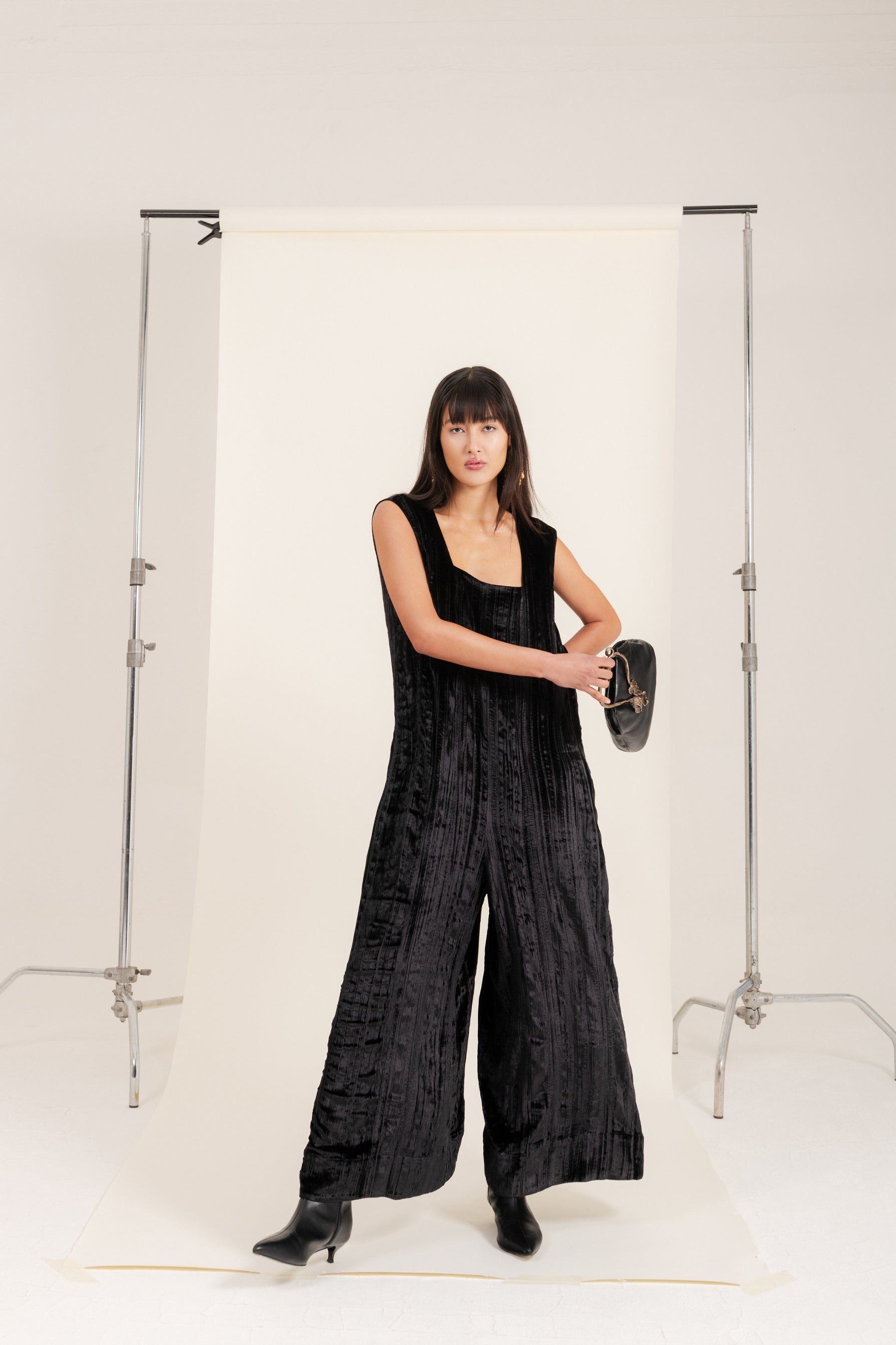 Tuta oversize in velluto colore nero