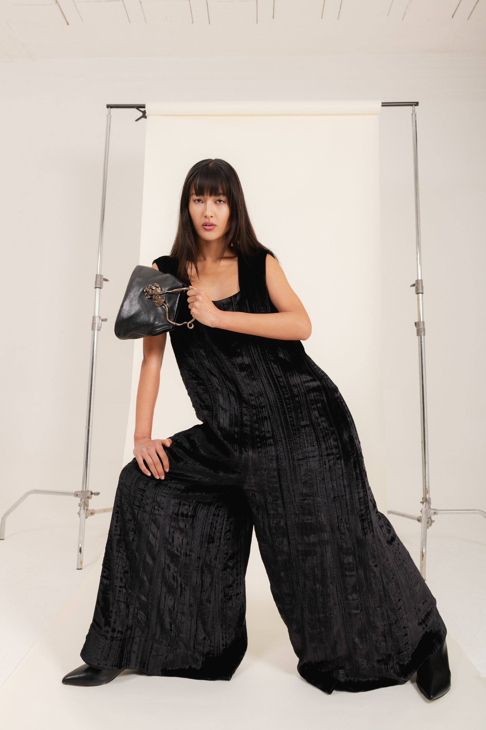 Tuta oversize in velluto colore nero