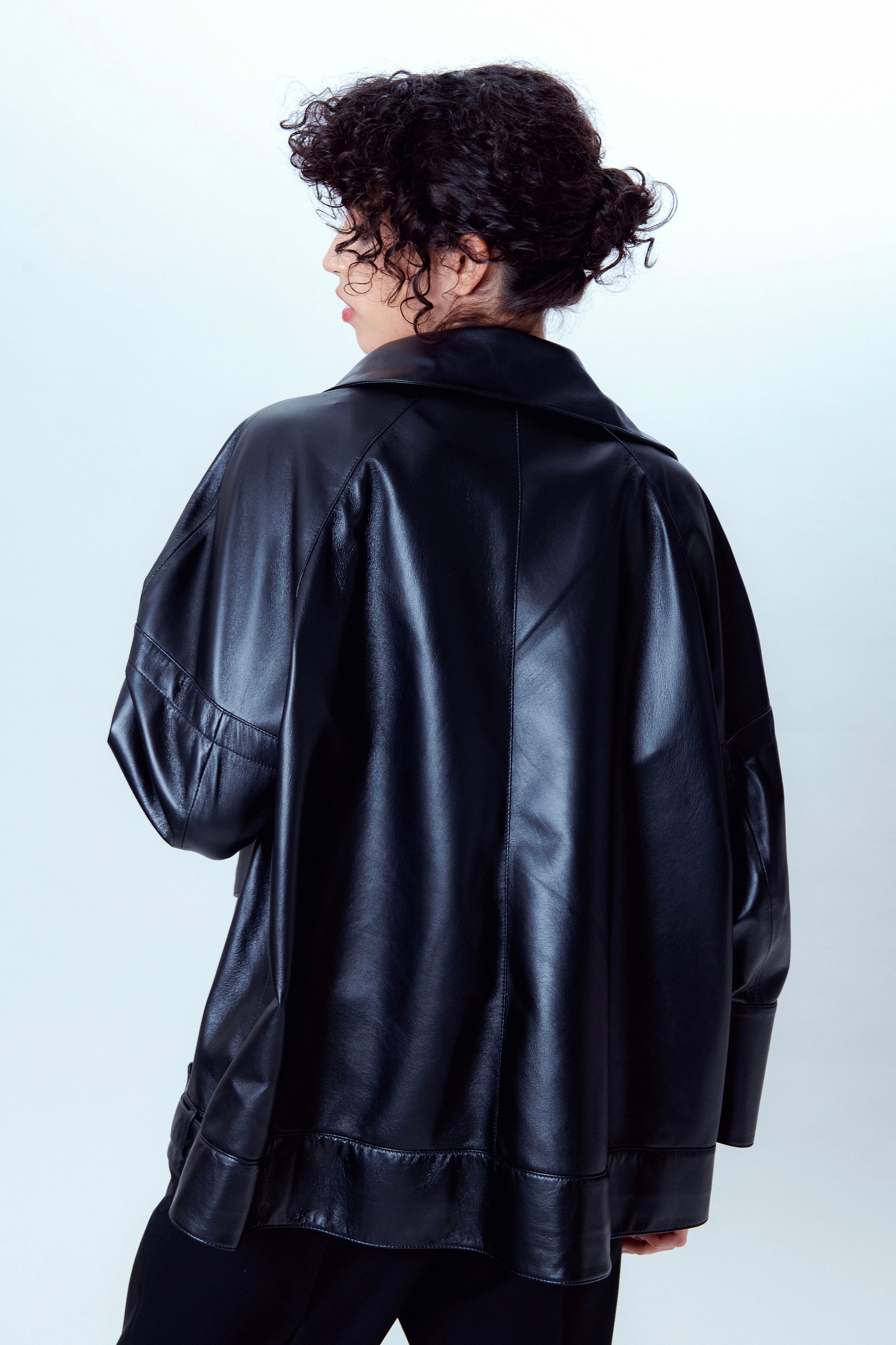 Bomber in pelle nero retro