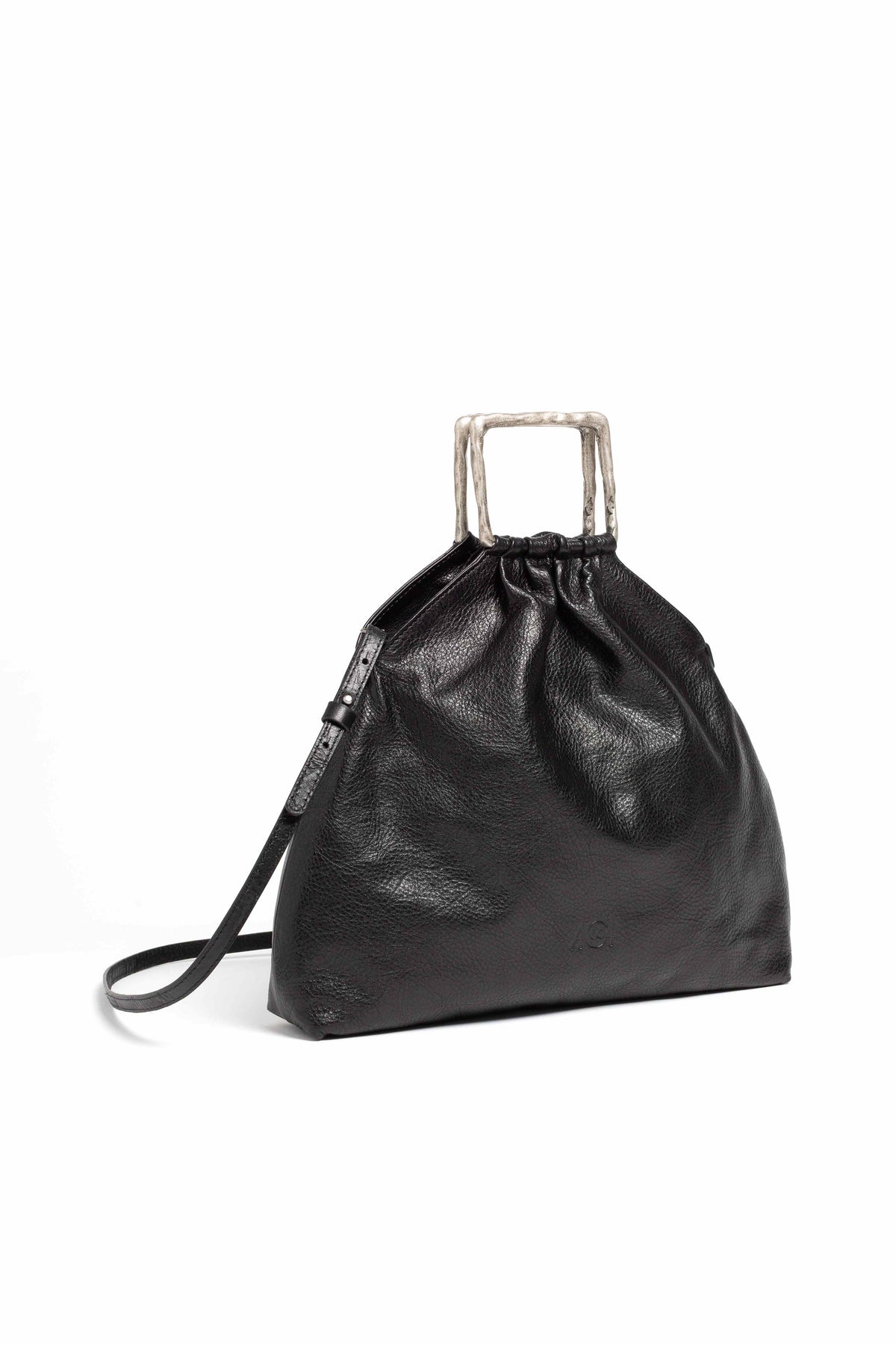Borsa pouch in pelle new mexico colore nero. Manico argento e tracolla.