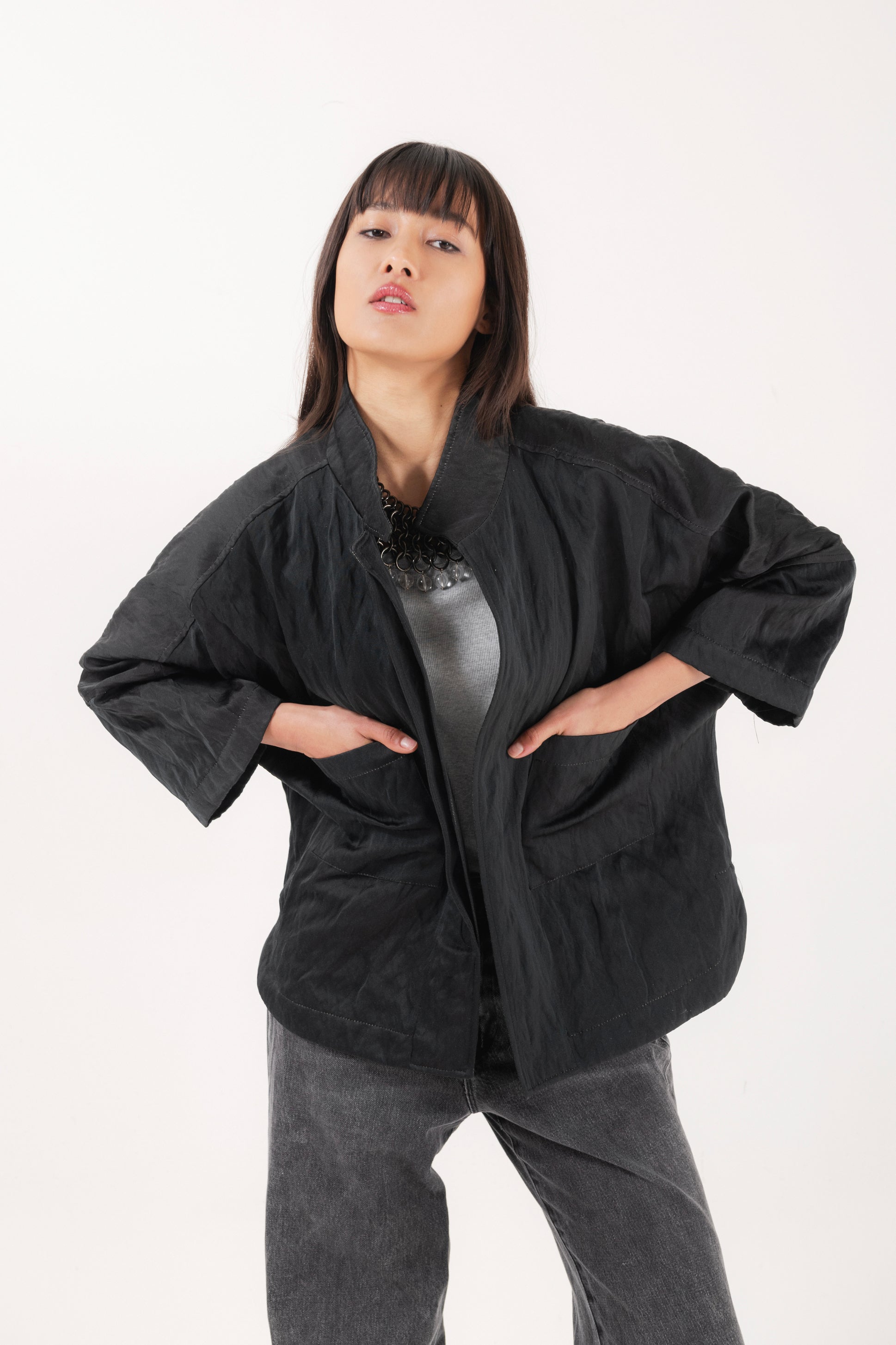 Caban corto in duchesse colore nero