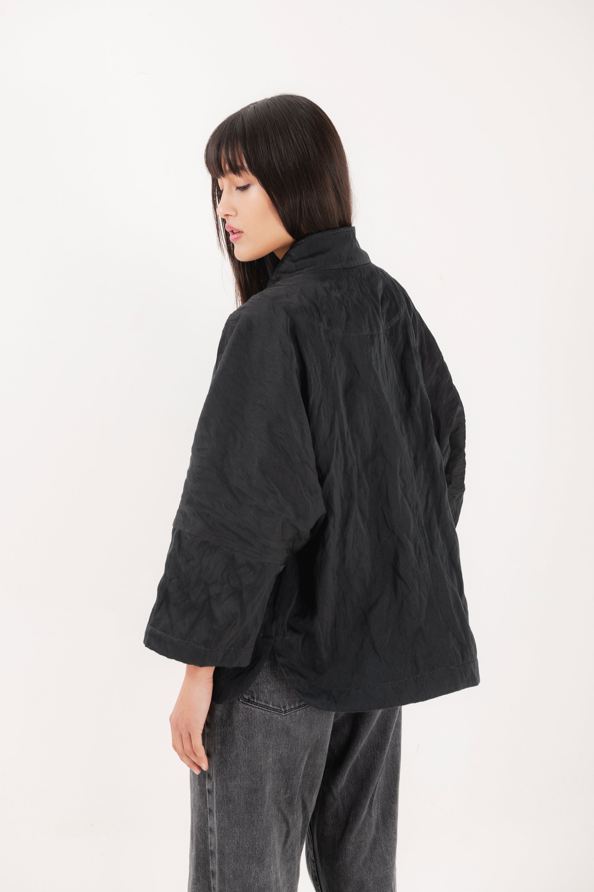 Caban corto in duchesse colore nero