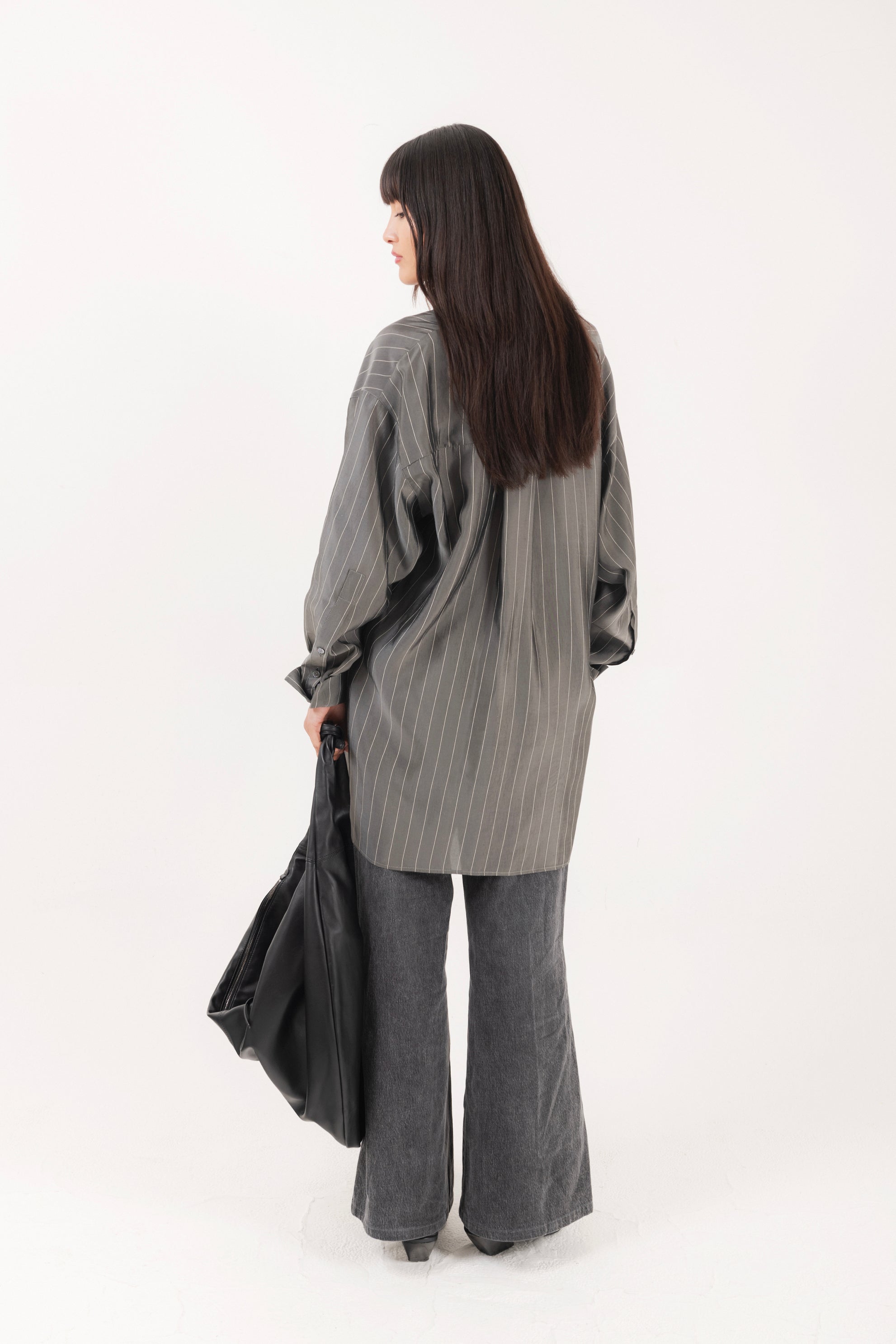 Camicia oversize a righe in cupro colore antracite