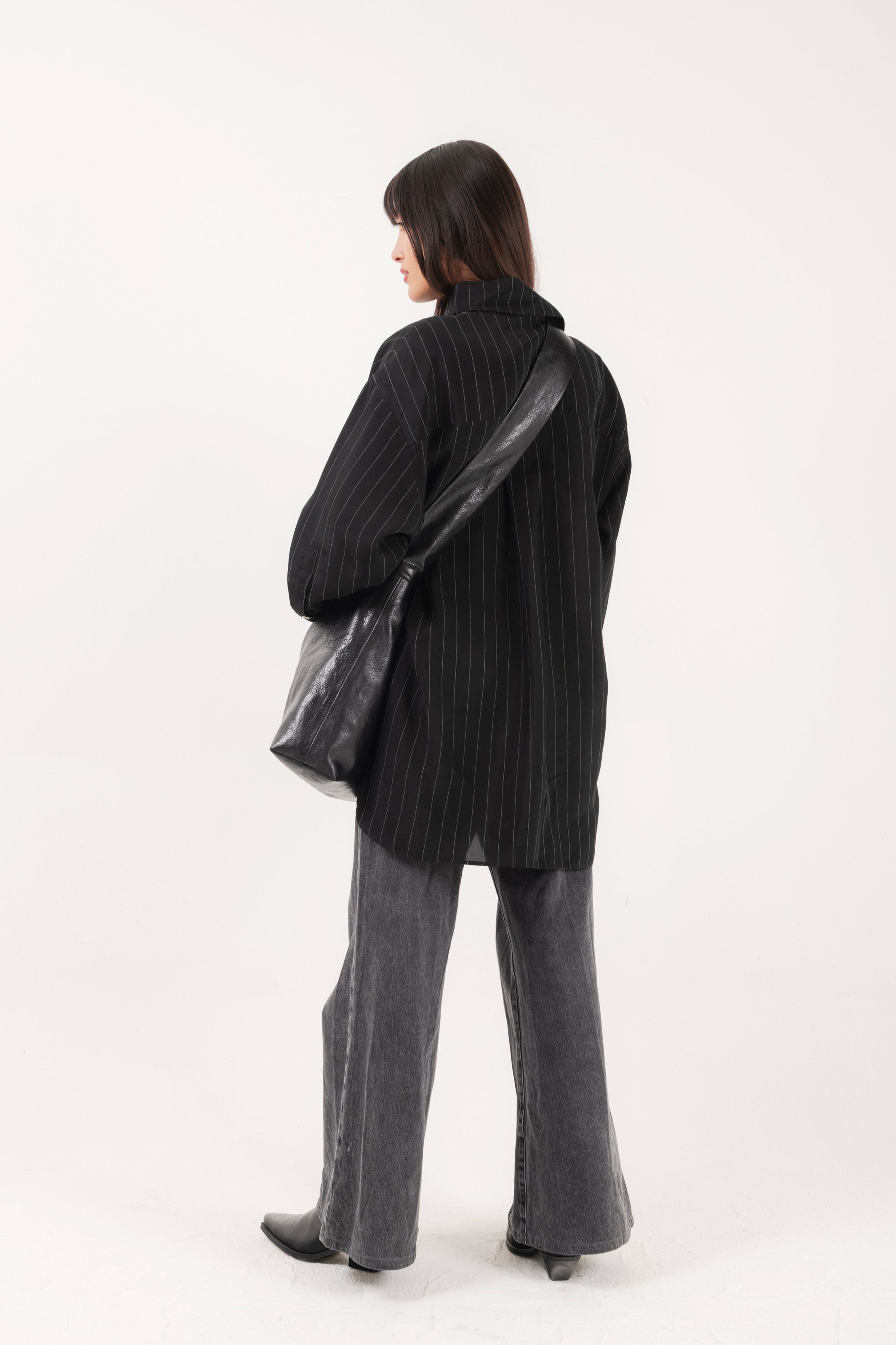 Camicia oversize a righe in cupro colore nero
