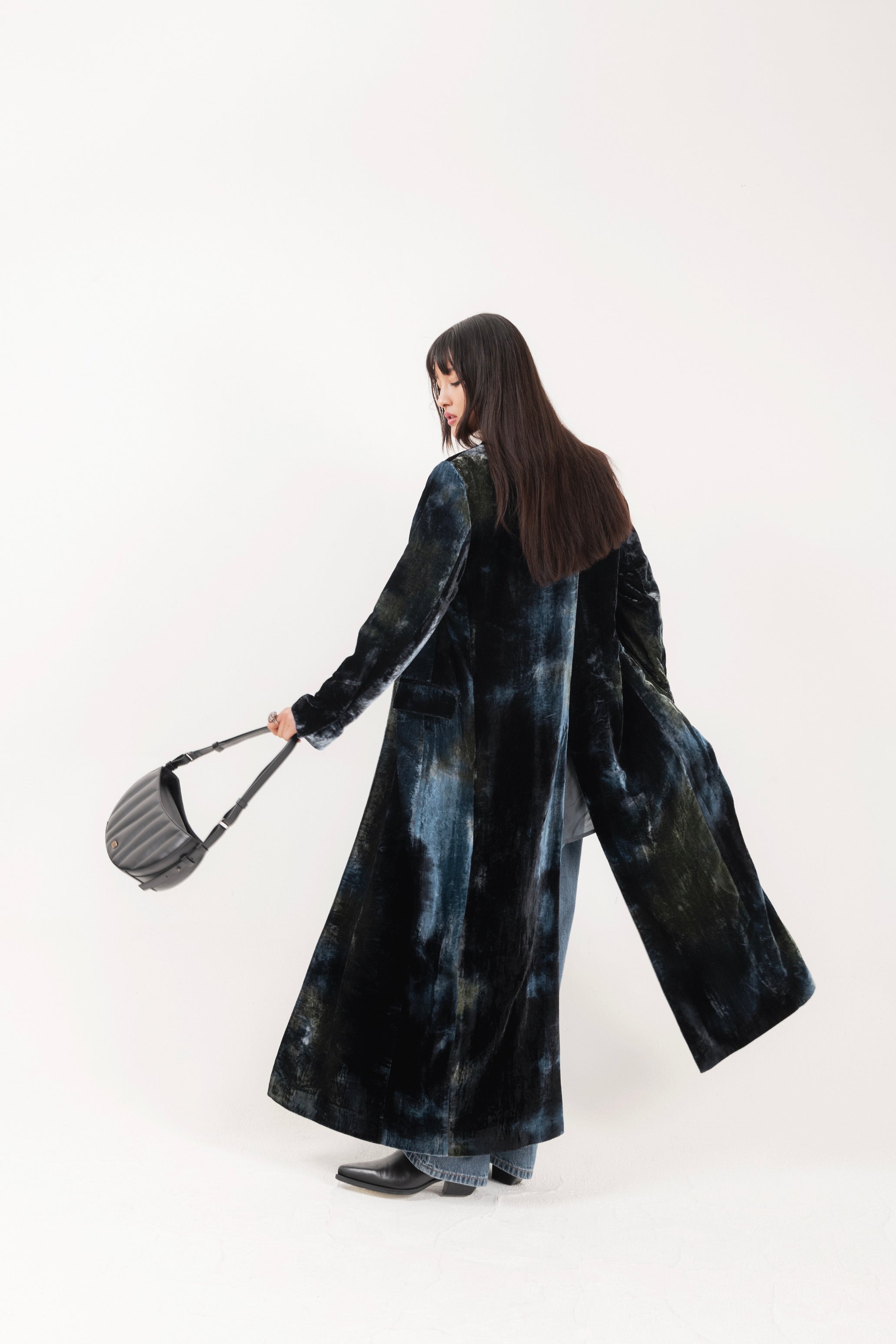 Cappotto in velluto colore blu petrolio effetto sfumato