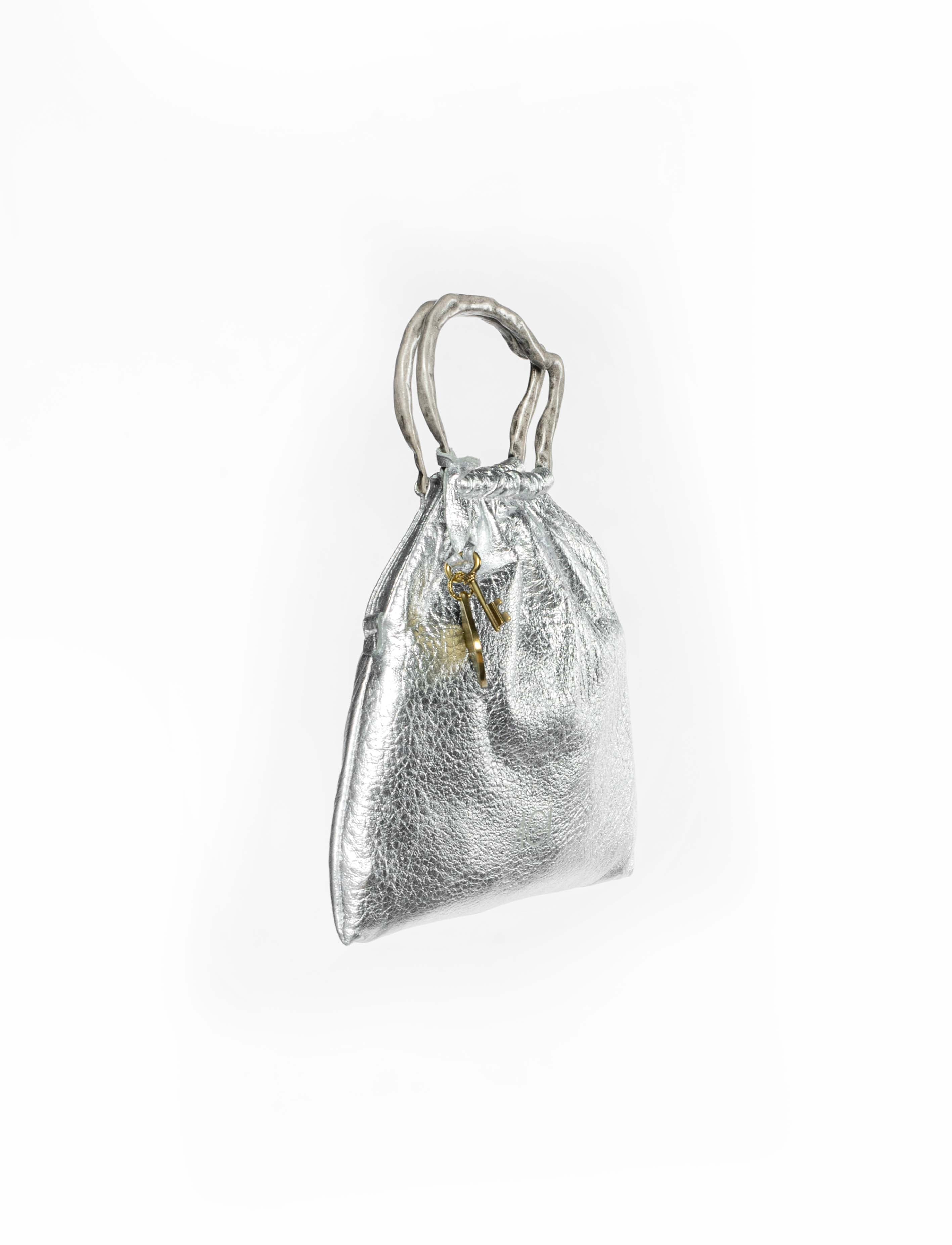 Mini borsa a sacchetto in pelle argento lato