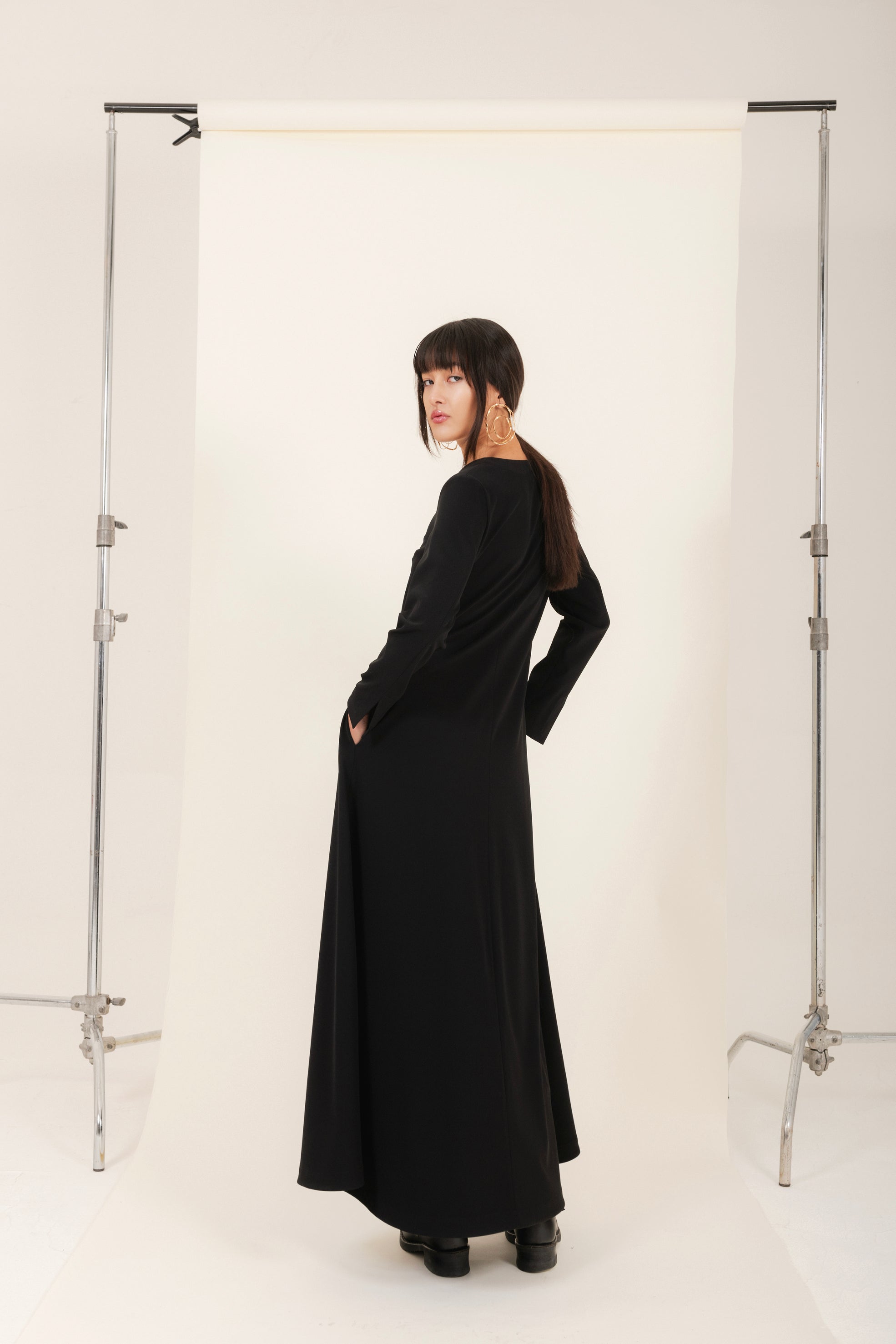 Abito in crepe de chine colore nero