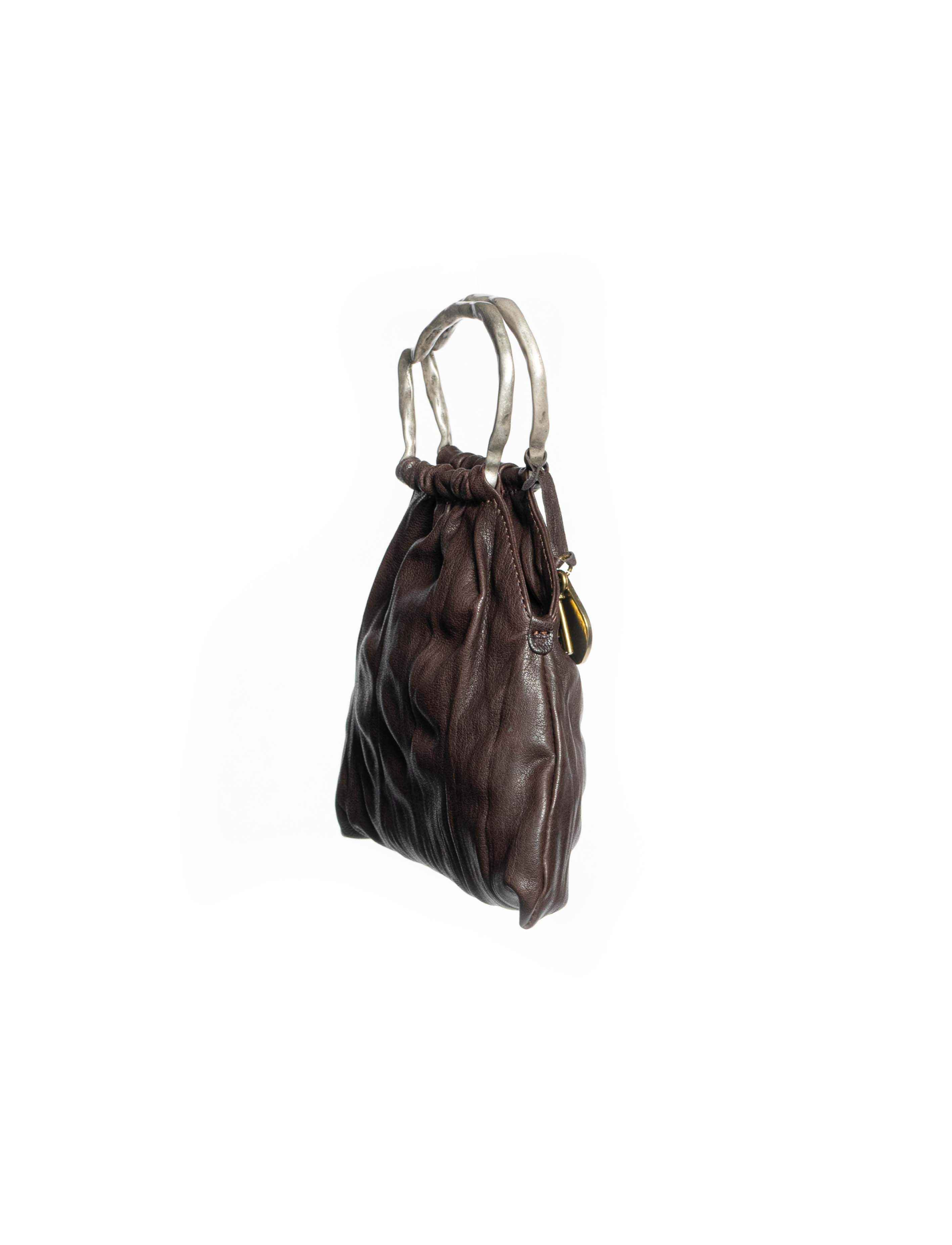 Mini bag pouch in pelle colore marrone effetto stropicciato 