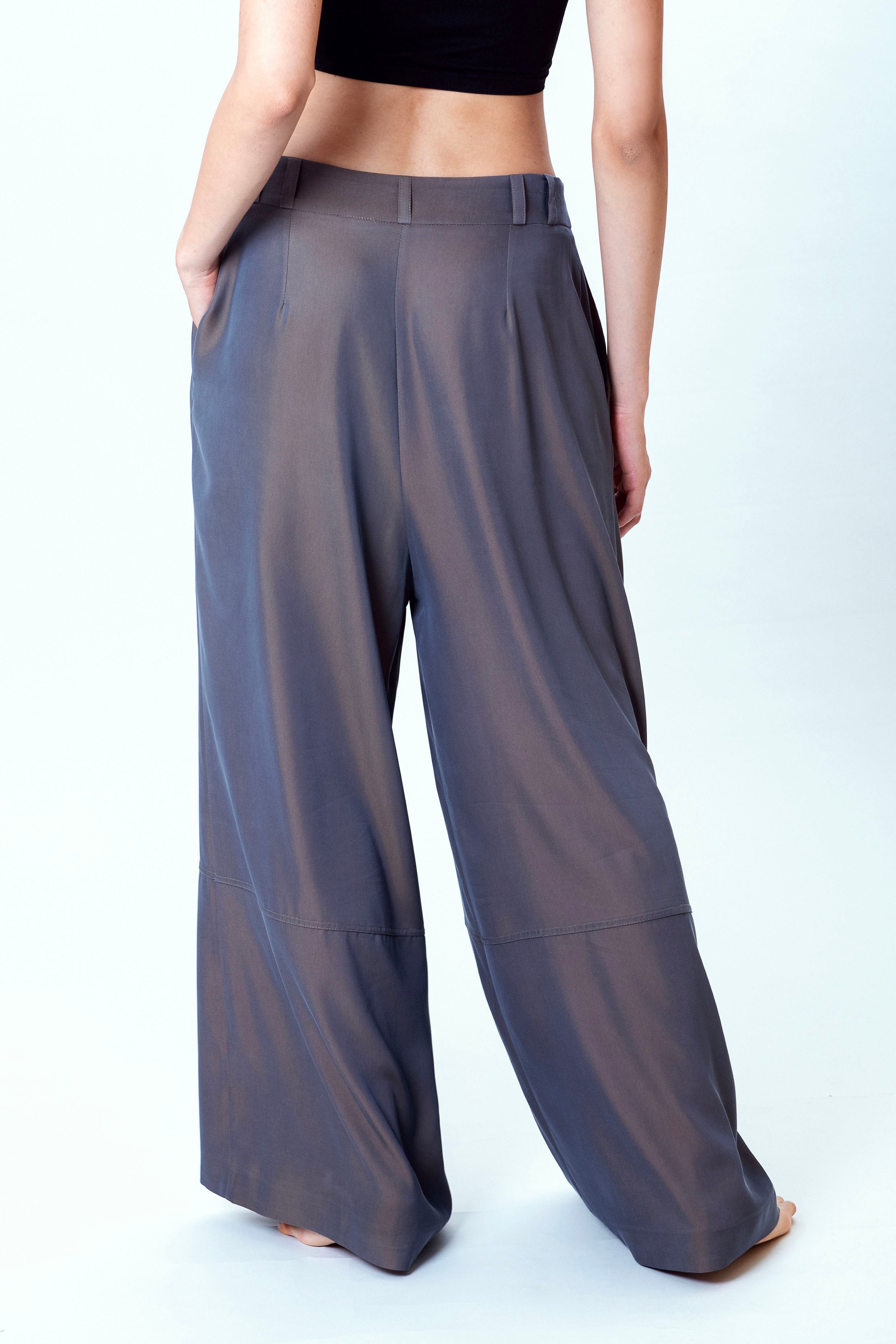 Pantalone in cupro grigio retro