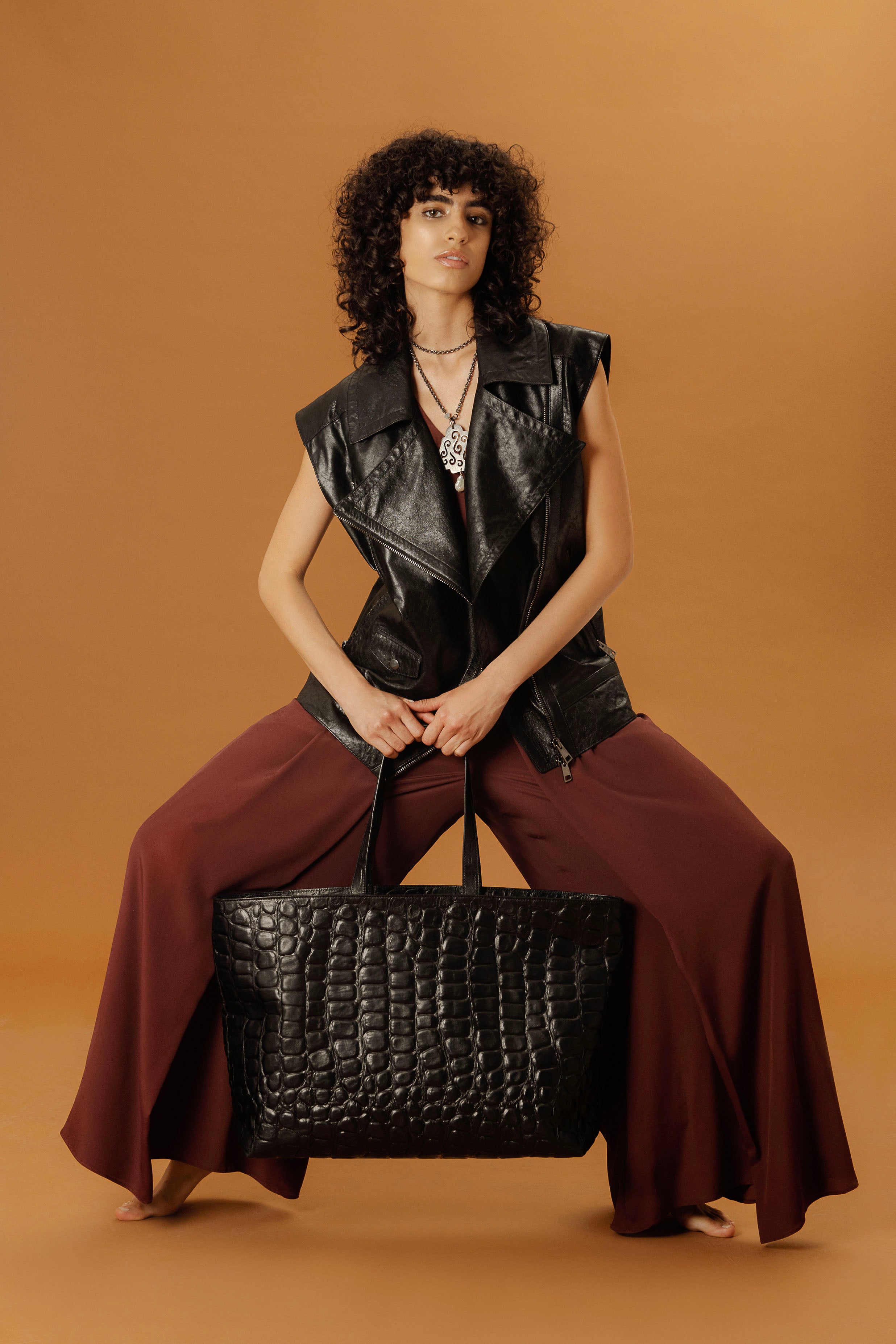 Shopping bag in pelle colore nero effetto coccodrillato